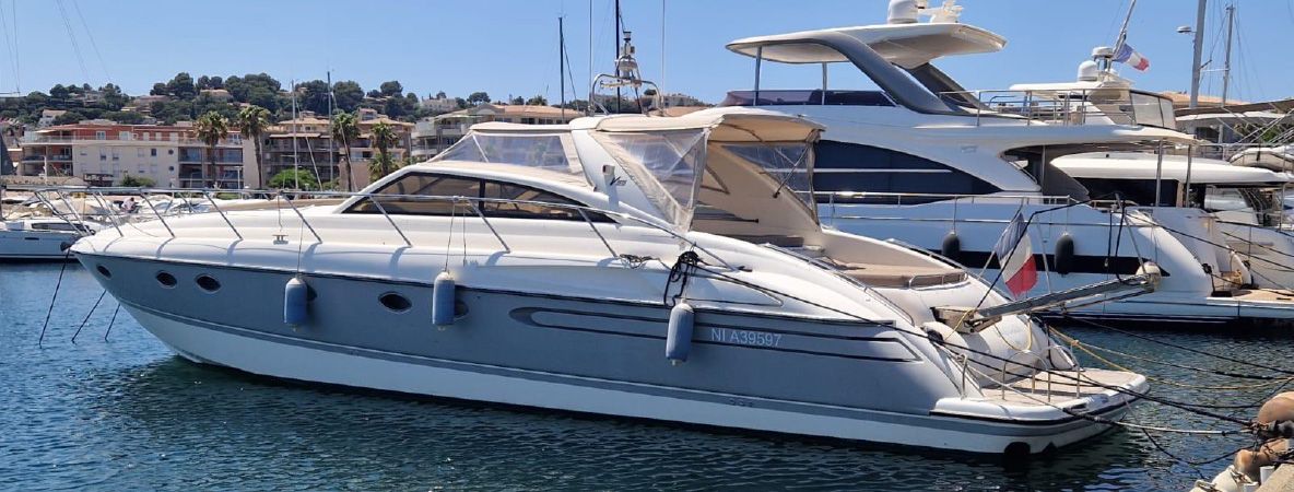 Sortie en bateau à Saint Tropez avec apéro dinatoire, activités paddle, plongeon... Sortie en bateau à Saint Tropez avec apéro dinatoire, activités paddle, plongeon...